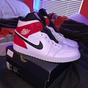 Jordan 1 mid